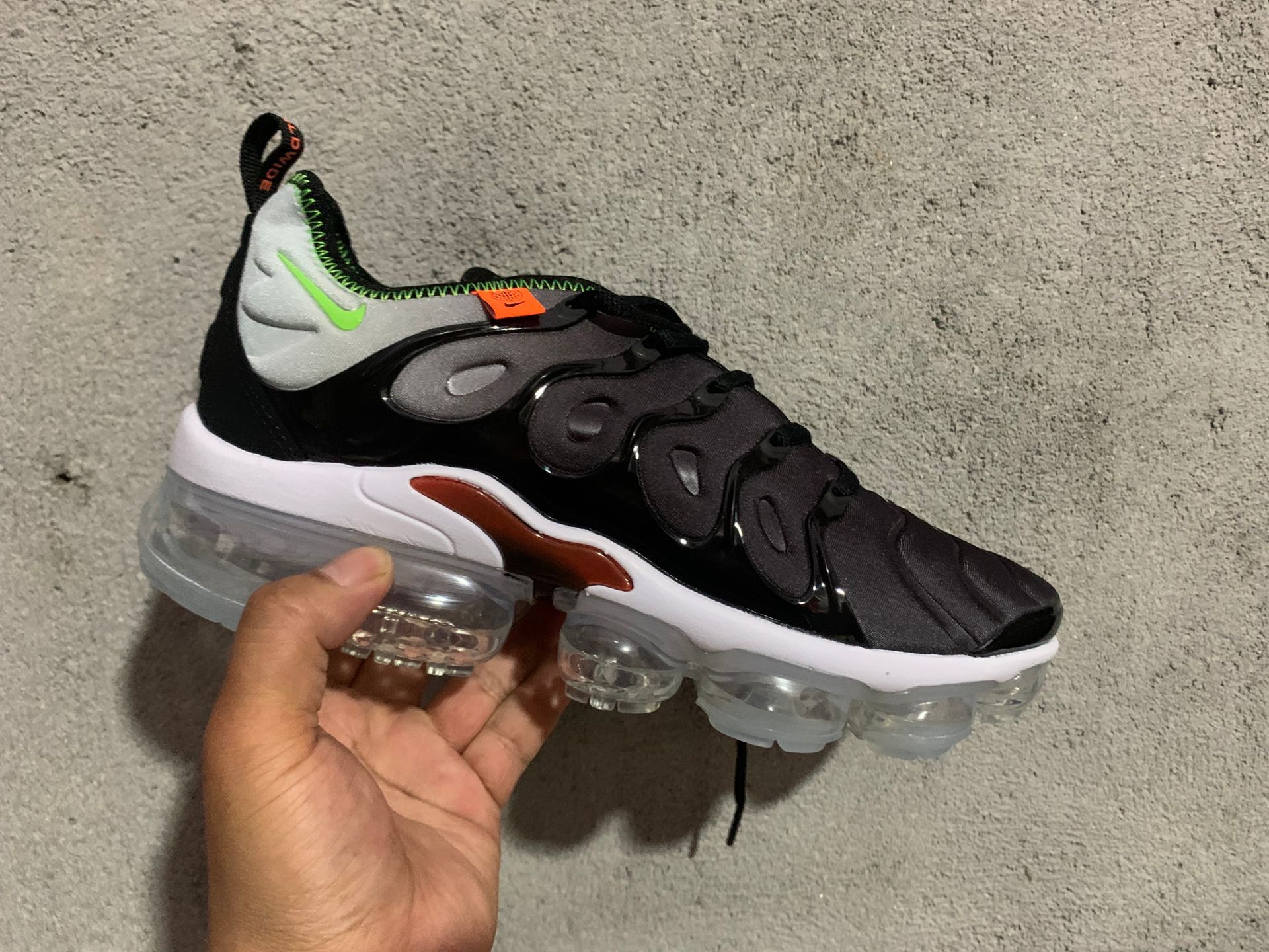 Ni_ke Max Plus "Worldwide Pack" (TN63)