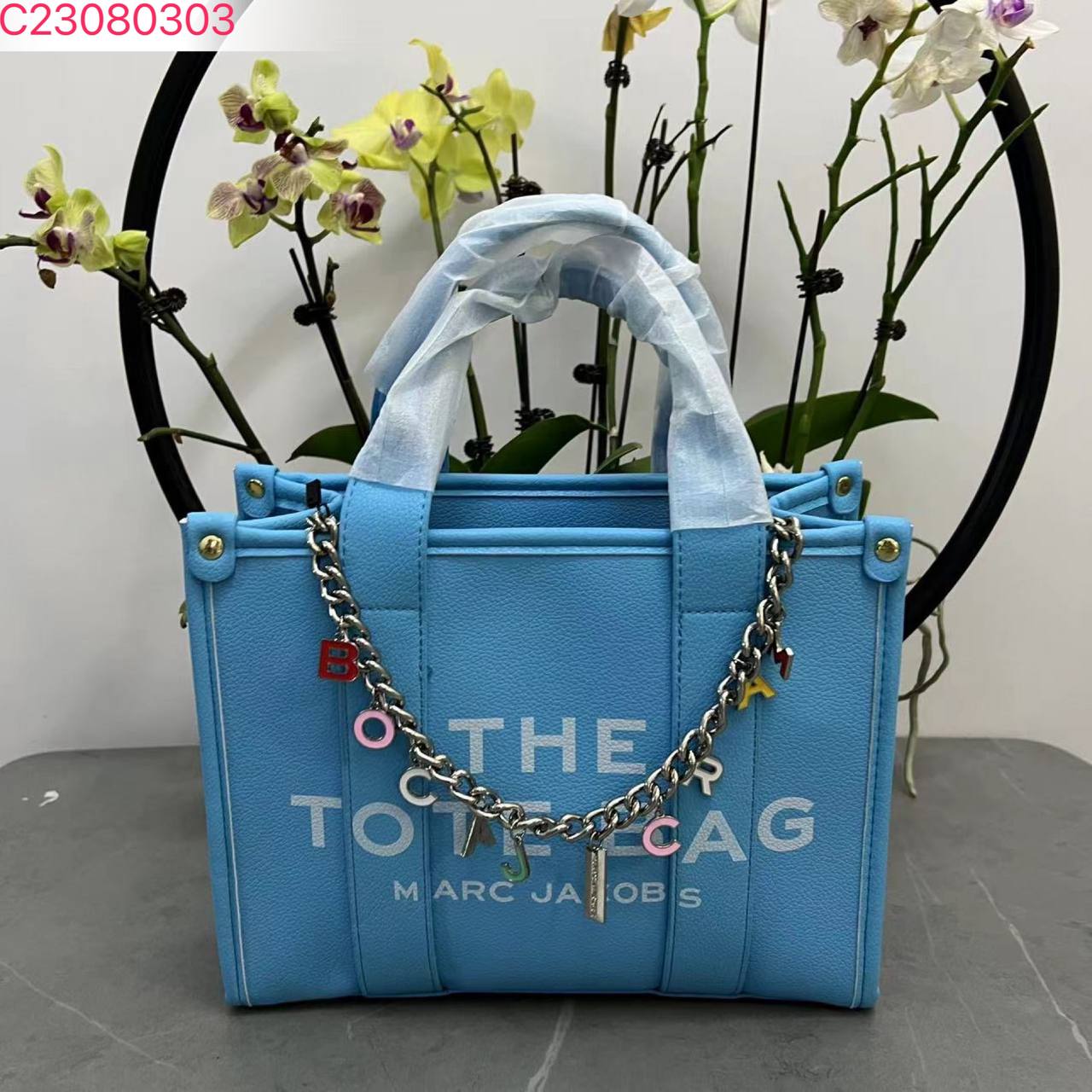 The Tote Bag with Chain