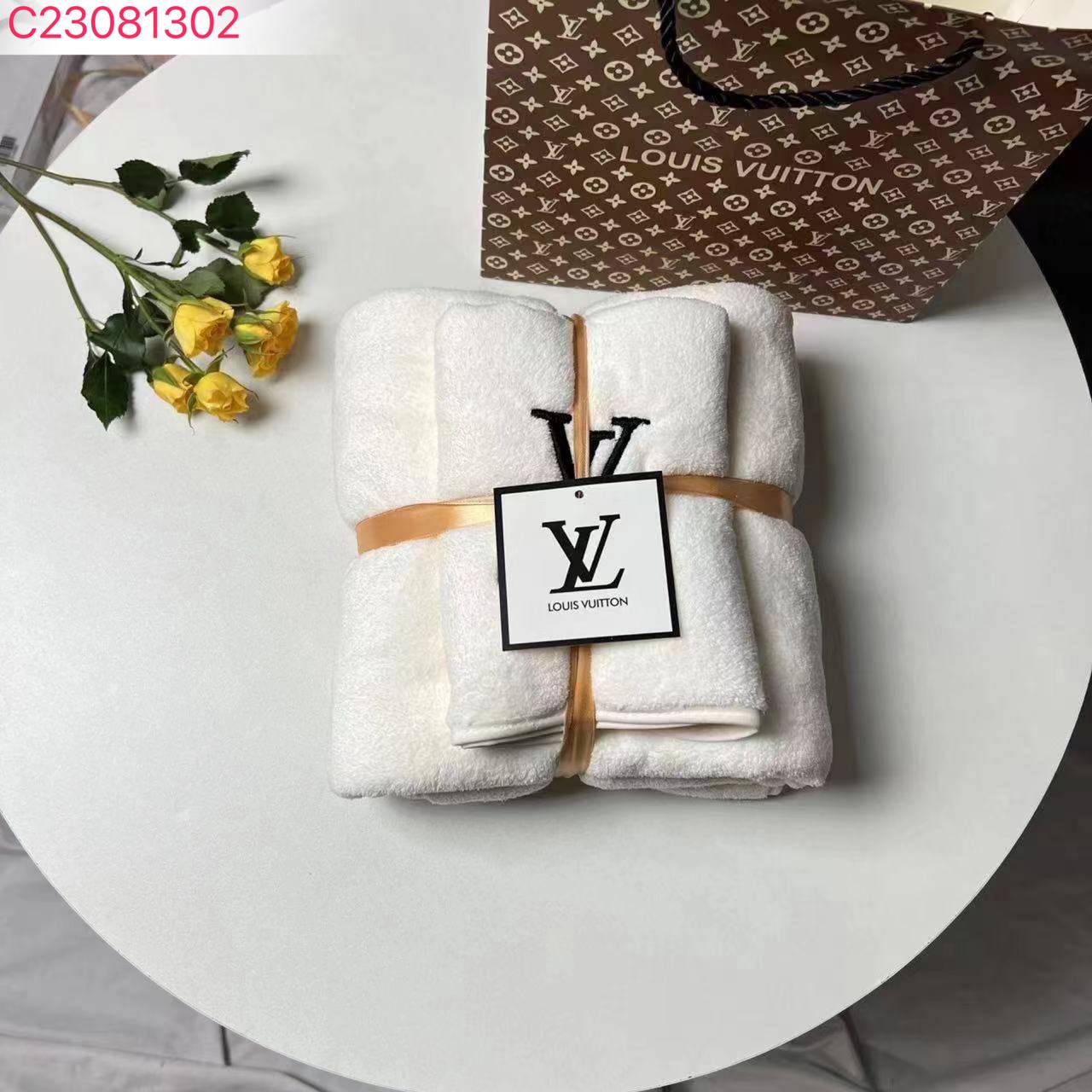 L_V Beach Towel Set With Box
