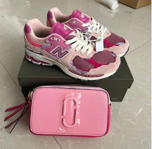 New_Balance sneaker +Camera bag